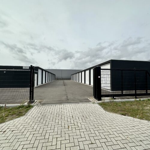 Vooraanzicht terrein